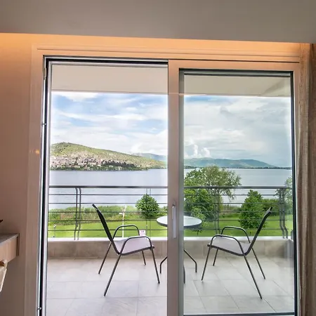 Paralimnio Hotel Kastoria