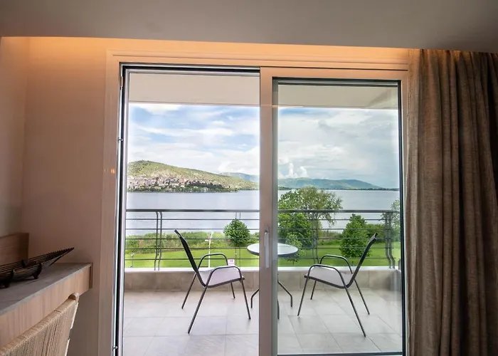 Paralimnio מלון קסטוריה