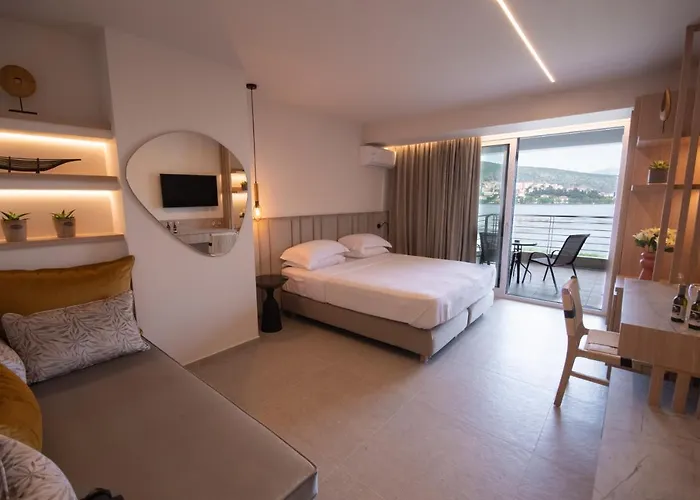 Paralimnio קסטוריה