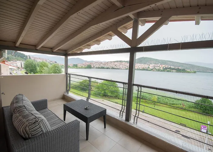 מלון Paralimnio 3*