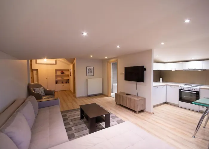 Paralimnio קסטוריה