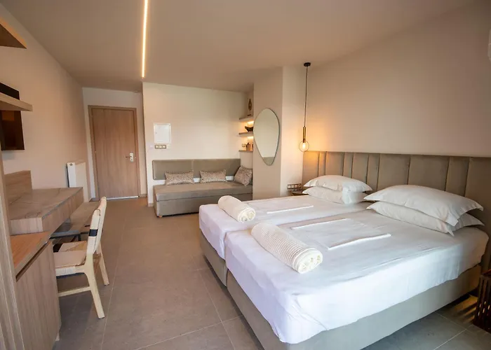 Paralimnio מלון 3*