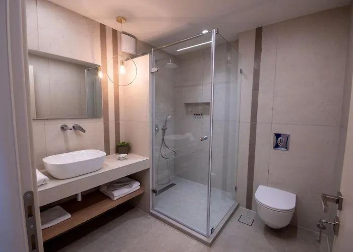 Paralimnio מלון 3*