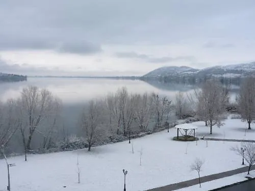 Paralimnio מלון קסטוריה